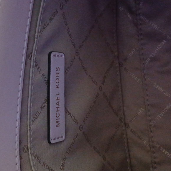 Authentic Michael Kors Sheila Small Monogram Satchel - Picture 7 of 8